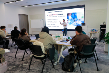 Yitailock đang chuẩn bị đội ngũ của mình như thế nào để bán hàng thông minh hơn và hiện diện mạnh mẽ hơn trên thị trường?